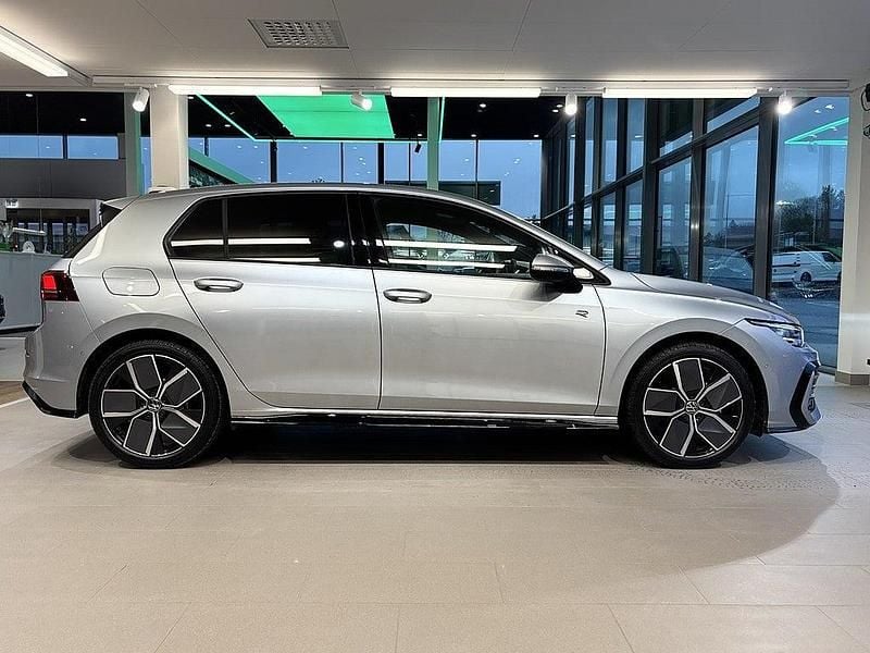 Ny VW Golf VIII R-line Edition 204 HK (150 kW) 2025 Kombi