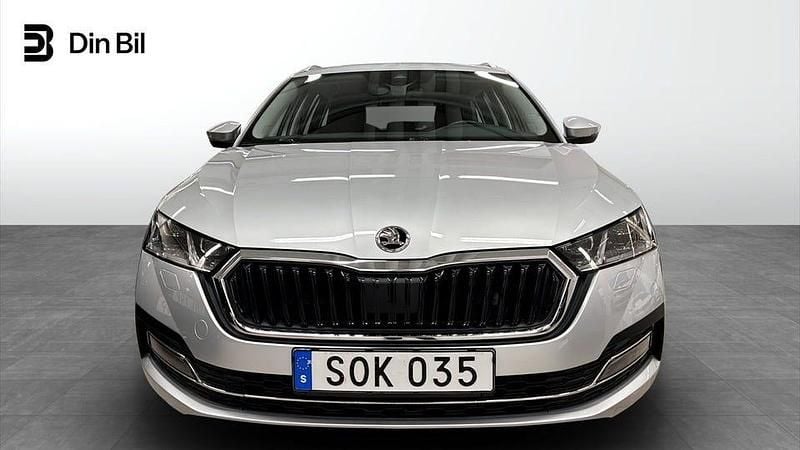 Begagnad Skoda Octavia Style 110 HK (80 kW) 2023 Brilliant silver metallic Kombi