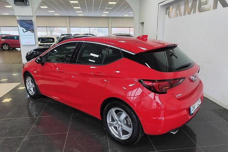 Begagnad Opel Astra Dynamic 200 HK (147 kW) 2018 Röd Halvkombi