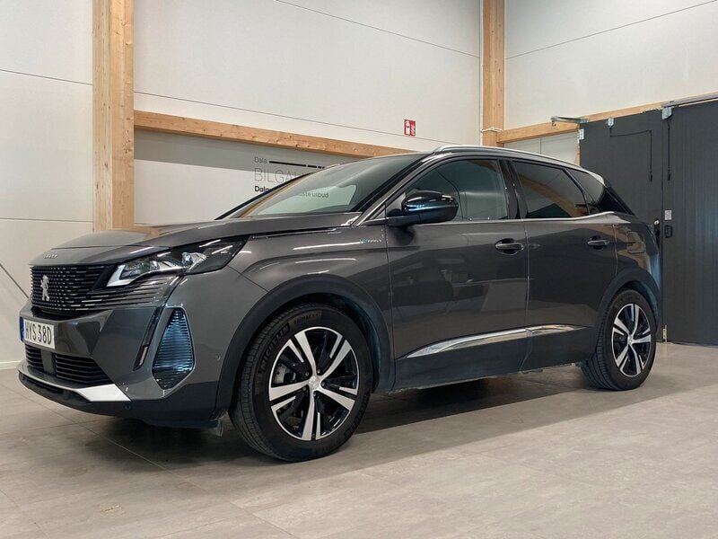 Grå Begagnad 2022 Peugeot 3008 GT SUV | 299 900 kr (Marknadspris) - Bild 1/4