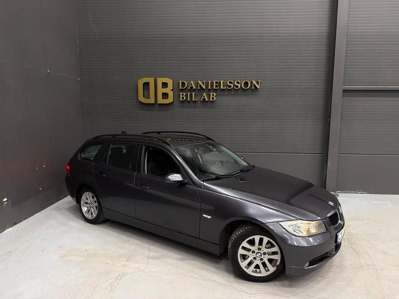 Grå Begagnad 2008 BMW 318 Kombi | 59 800 kr - Bild 1/4