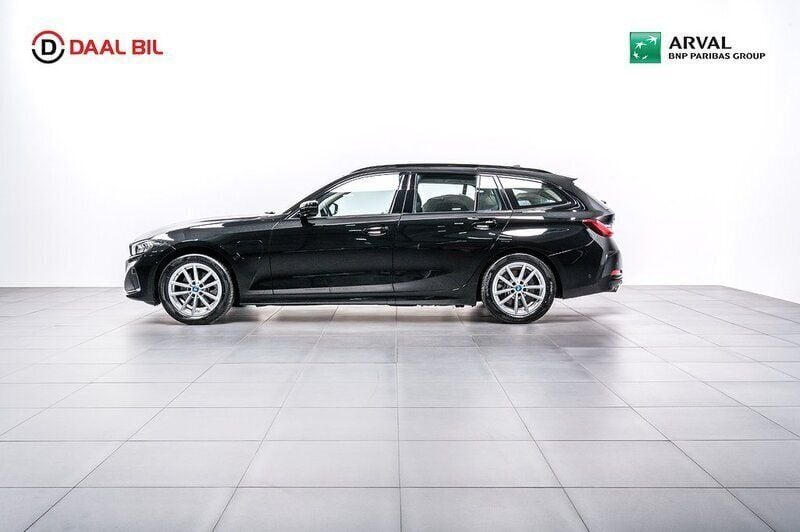 Svart Begagnad 2023 BMW 330e M Sport Kombi | 369 900 kr - Bild 1/4