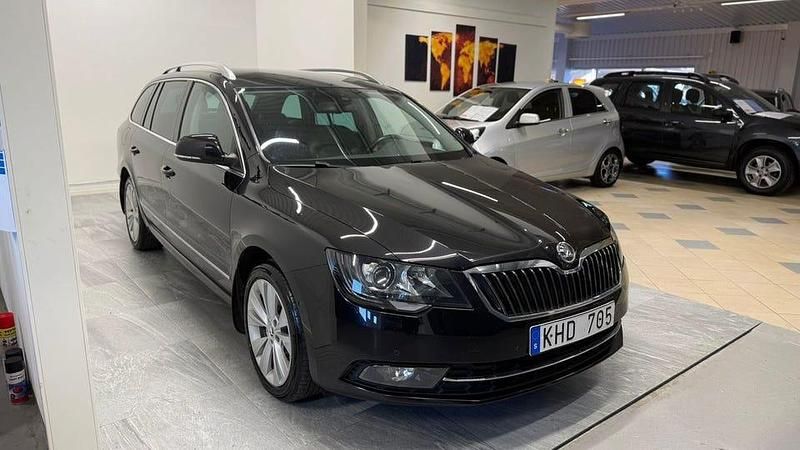 Begagnad Skoda Superb Elegance 170 HK (125 kW) 2013 Svart Kombi