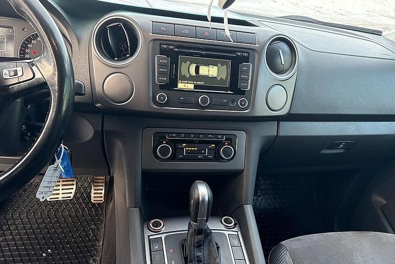 Begagnad VW Amarok Highline 180 HK (132 kW) 2015 Svart Pickup