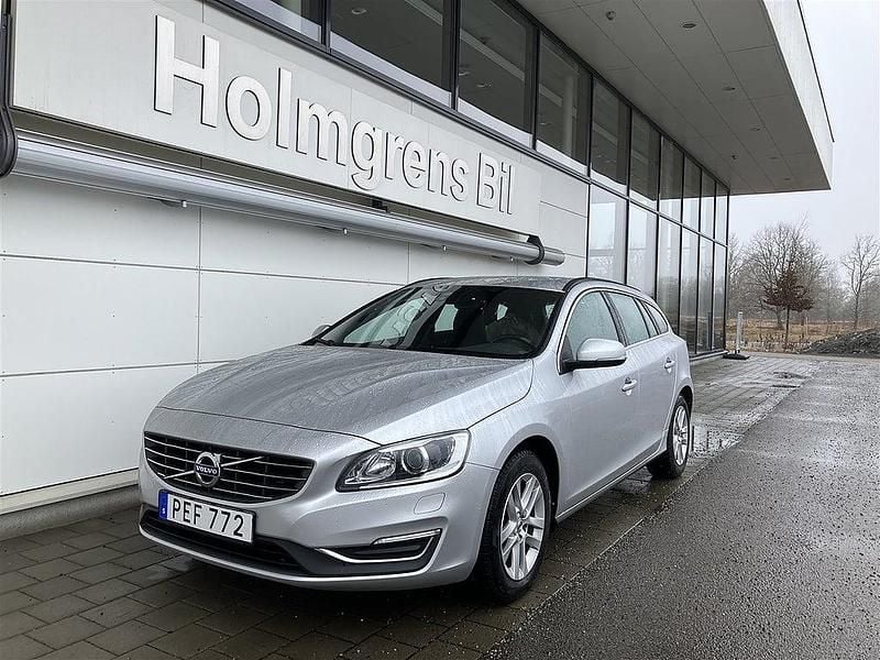 Begagnad Volvo V60 Momentum 190 HK (139 kW) 2017 Silver Kombi