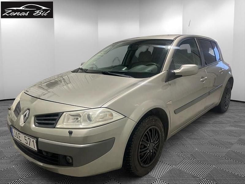 Begagnad Renault Mégane III 105 HK (77 kW) 2007 Grå Halvkombi