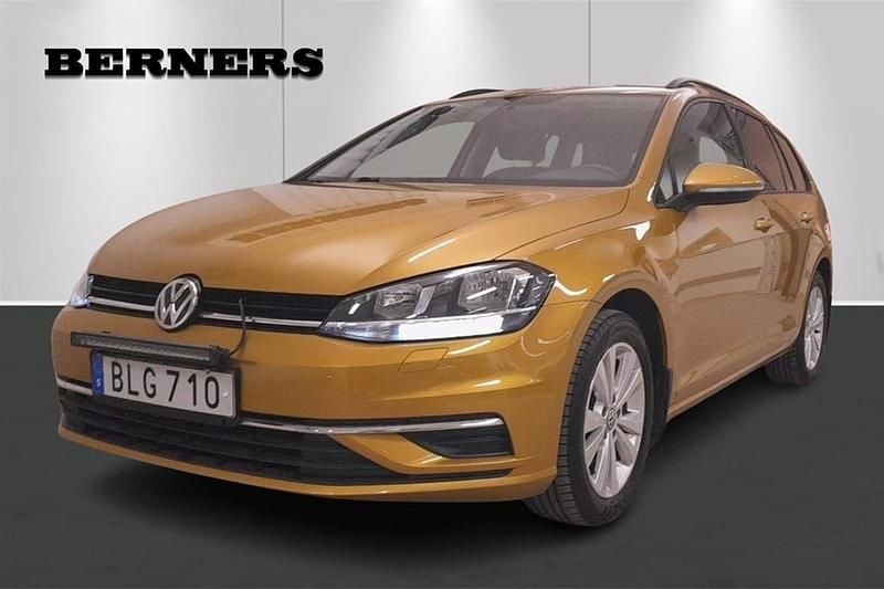Gul Begagnad 2018 VW Golf VII Kombi | 179 900 kr (Marknadspris) - Bild 1/4
