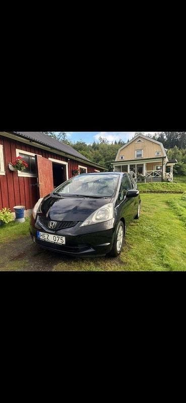 Svart Begagnad 2011 Honda Jazz Halvkombi | 50 000 kr (Marknadspris) - Bild 1/4