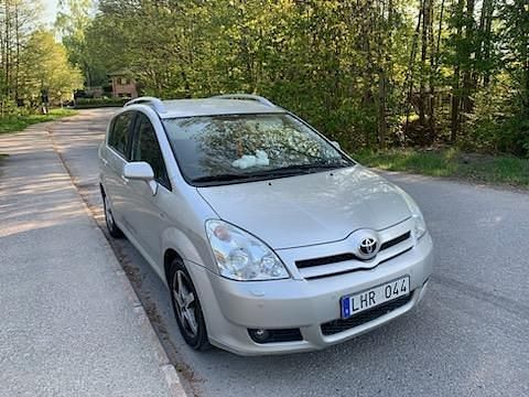 Silver Begagnad 2006 Toyota Corolla Verso Minibuss | 39 000 kr (Marknadspris) - Bild 1/4