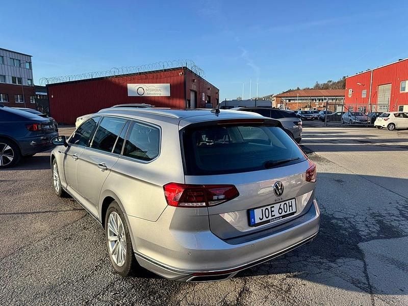 Begagnad VW Passat GTE 218 HK (160 kW) 2022 Silver Kombi