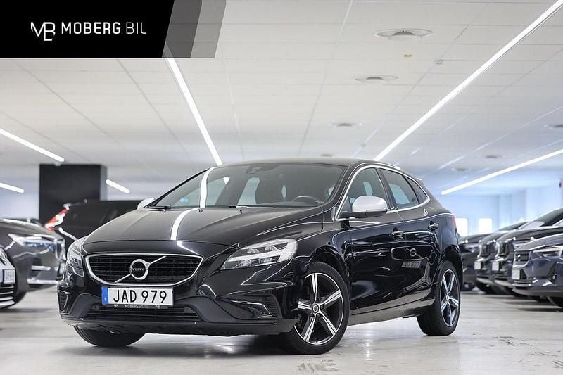 Svart Begagnad 2018 Volvo V40 R-Design Kombi | 199 900 kr (Marknadspris) - Bild 1/3