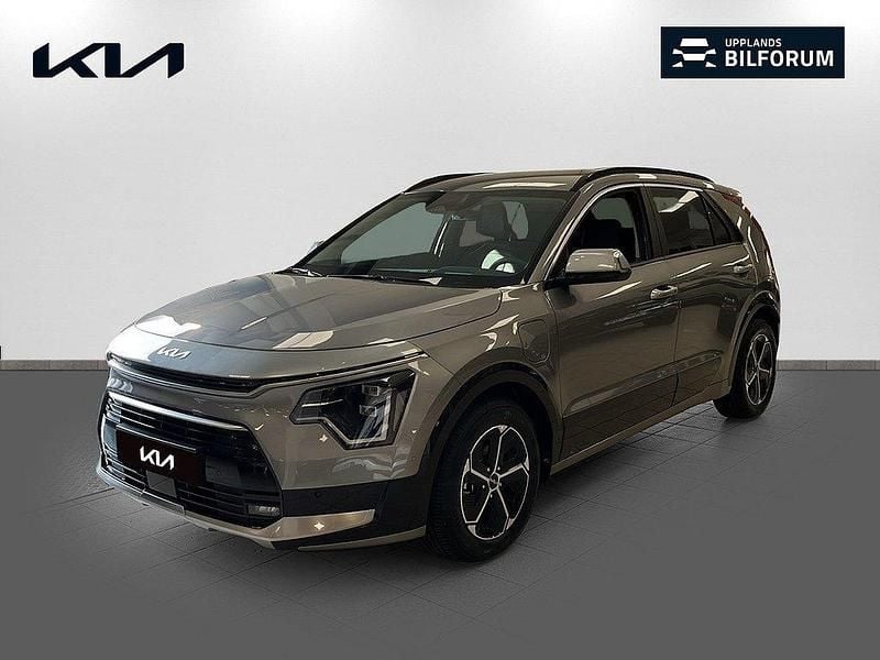 Grå Ny 2025 Kia Niro Advance SUV | 387 159 kr (Marknadspris) - Bild 1/4