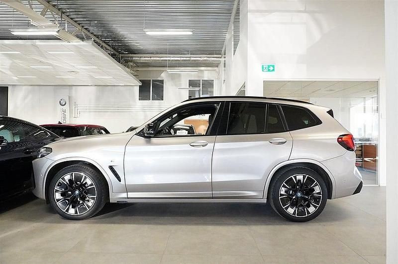 Begagnad BMW iX3 M Sport 210 kW (286 HK) 2022 Silver SUV