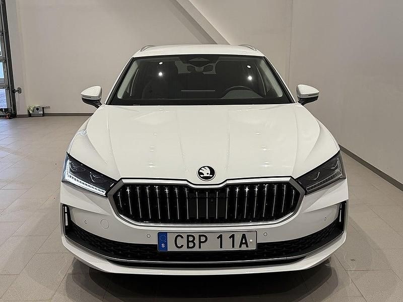Begagnad Skoda Superb 2025 Vit Kombi