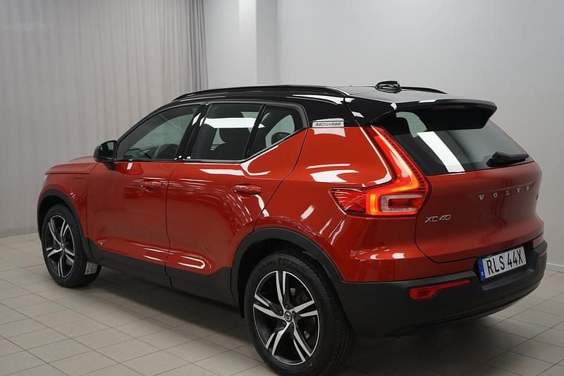 Begagnad Volvo XC40 R-Design 210 HK (154 kW) 2020 Röd SUV