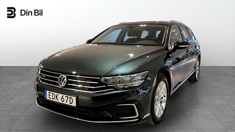 Grå Begagnad 2019 VW Passat GTE Kombi | 229 900 kr (Marknadspris) - Bild 1/4
