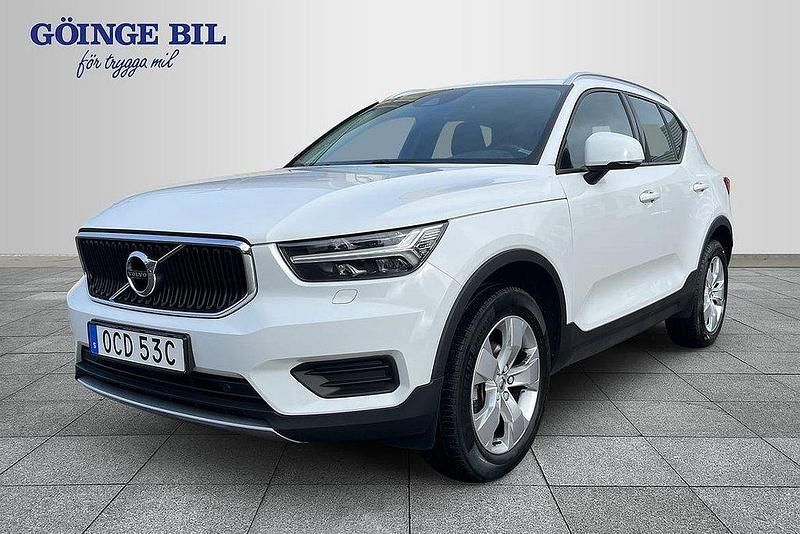 Vit Begagnad 2022 Volvo XC40 Momentum SUV | 269 000 kr (Marknadspris) - Bild 1/3