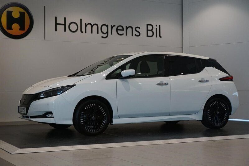 Vit Begagnad 2023 Nissan Leaf N-Connecta Halvkombi | 238 800 kr (Bra pris) - Bild 1/4