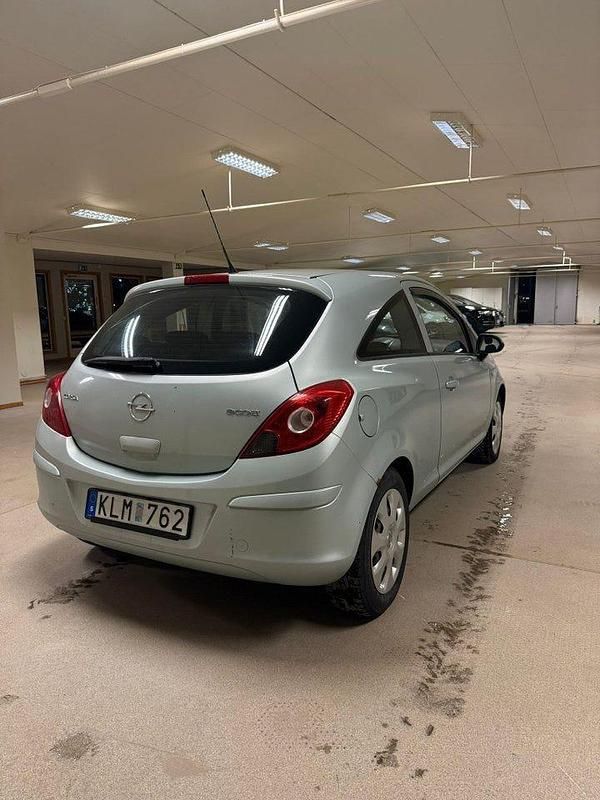 Begagnad Opel Corsa 75 HK (55 kW) 2008 Grå Halvkombi
