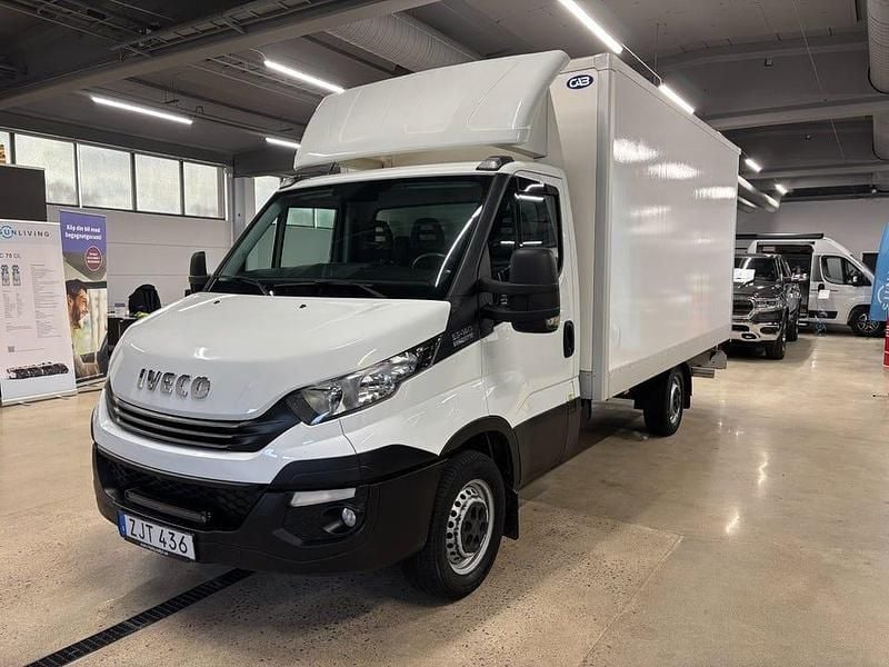 Vit Begagnad 2018 Iveco Daily Van | 149 900 kr (Marknadspris) - Bild 1/4
