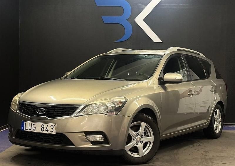 Begagnad Kia Ceed Sportswagon 128 HK (94 kW) 2011 Silver Kombi