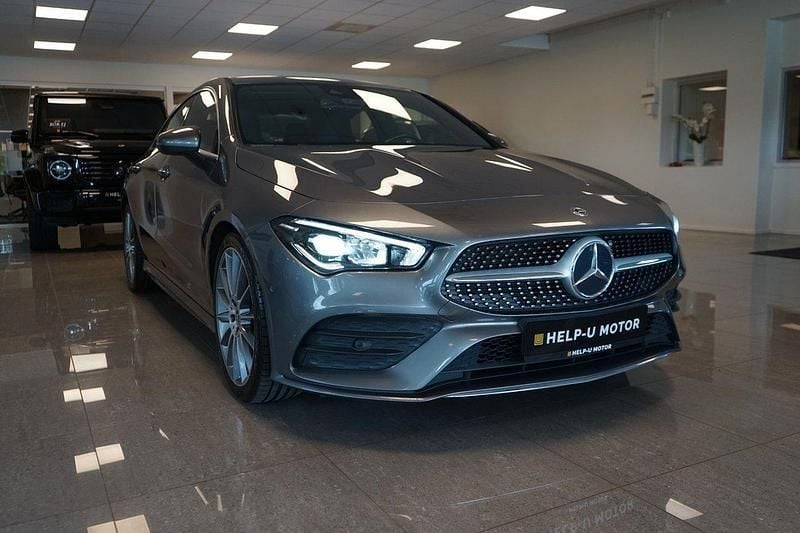 Mörkgrå (grå) Begagnad 2020 Mercedes CLA200 Premium Sportkupé | 289 000 kr (Marknadspris) - Bild 1/4