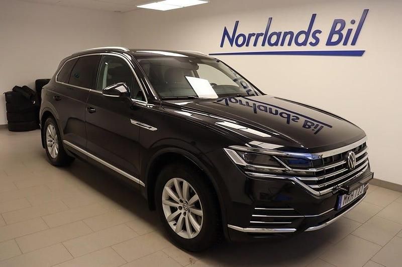 Deep black pearl Begagnad 2021 VW Touareg SUV | 519 900 kr (Superpris) - Bild 1/4