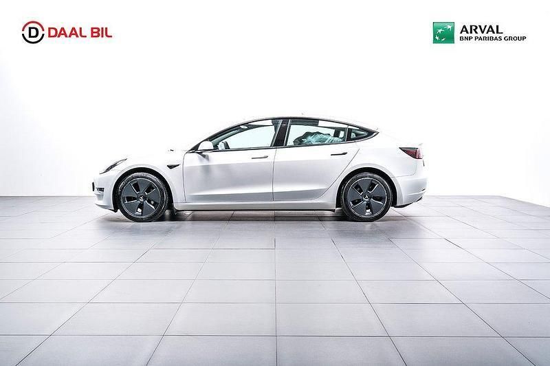Vit Begagnad 2021 Tesla Model 3 Long Range AWD Sedan | 324 900 kr (Lite dyr) - Bild 1/4