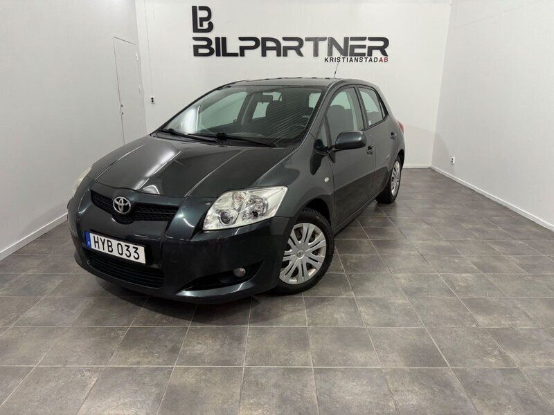 Mörkgrön Begagnad 2008 Toyota Auris Halvkombi | 49 999 kr (Marknadspris) - Bild 1/4