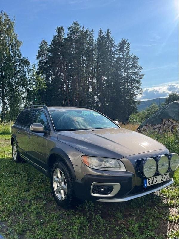 Grå Begagnad 2008 Volvo XC70 Momentum SUV | 75 000 kr (Bra pris) - Bild 1/4