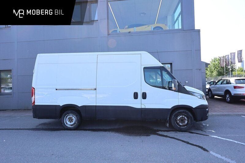 Vit Begagnad 2016 Iveco Daily Van | 159 900 kr (Superpris) - Bild 1/3