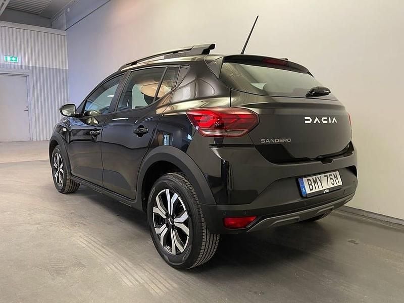 Begagnad Dacia Sandero Expression 91 HK (66 kW) 2022 Svart SUV