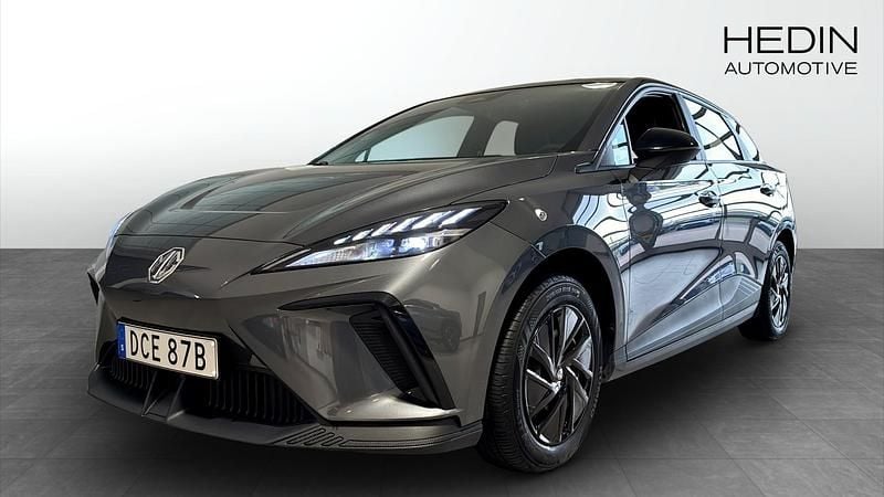 Grå (grey) Begagnad 2023 MG MG4 EV Halvkombi | 249 500 kr (Marknadspris) - Bild 1/4