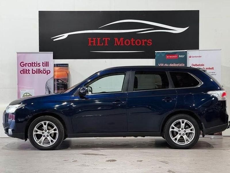 Begagnad Mitsubishi Outlander 150 HK (110 kW) 2012 Blå SUV