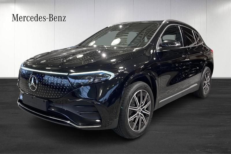 Svart (black) Begagnad 2025 Mercedes EQA250+ AMG line SUV | 489 900 kr (Superpris) - Bild 1/4
