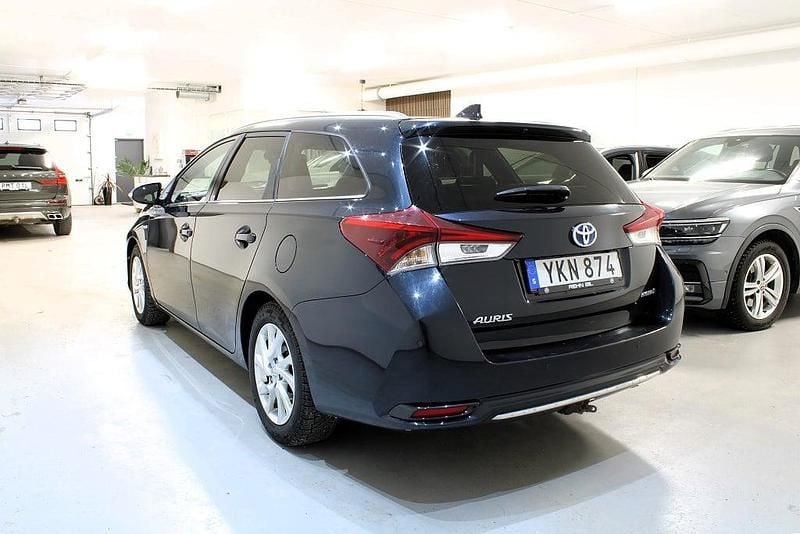 Begagnad Toyota Auris Touring Sports Executive 136 HK (100 kW) 2017 Mörkblå Kombi