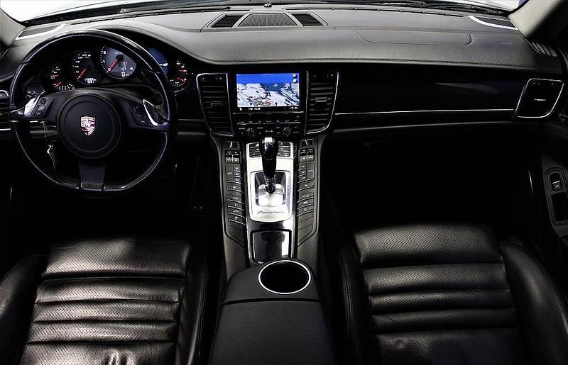 Begagnad Porsche Panamera Chrono 400 HK (294 kW) 2009 Grå Halvkombi