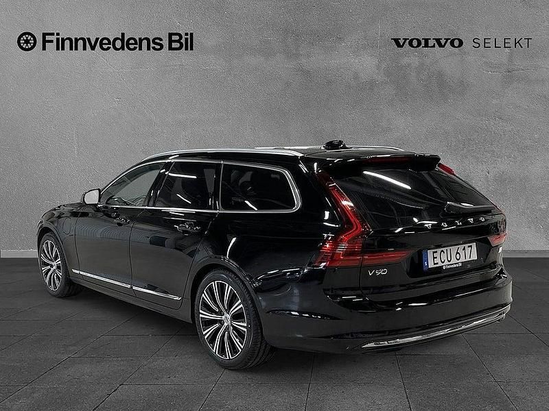 Begagnad Volvo V90 Core 253 HK (186 kW) 2022 Svart Kombi