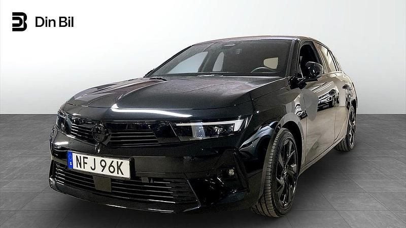 Svart Begagnad 2023 Opel Astra Halvkombi | 224 900 kr (Bra pris) - Bild 1/4