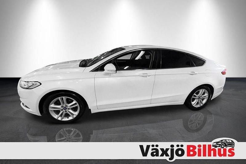 Begagnad Ford Mondeo Titanium 180 HK (132 kW) 2015 Vit Halvkombi