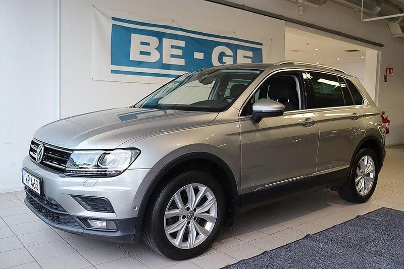 Grå Begagnad 2018 VW Tiguan Comfortline SUV | 239 900 kr (Bra pris) - Bild 1/4