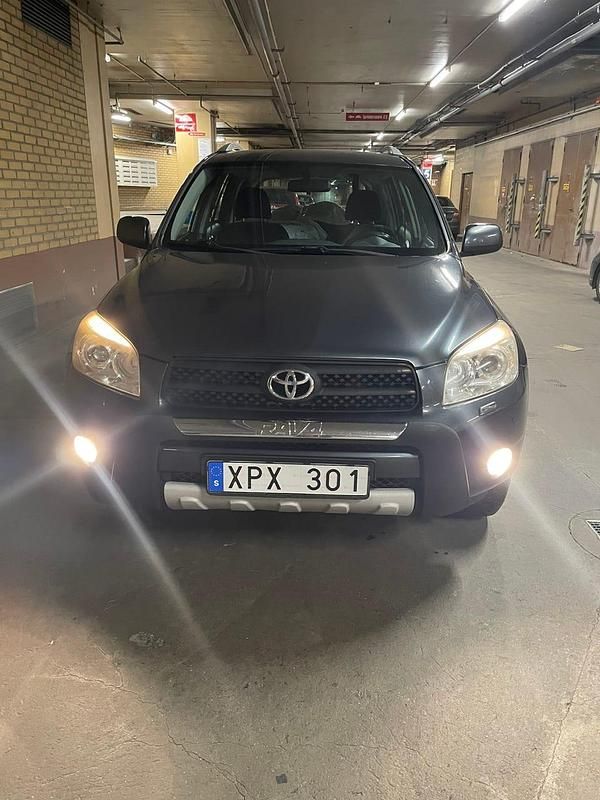 Begagnad 2007 Toyota RAV4 SUV | 85 000 kr (Marknadspris) - Bild 1/4