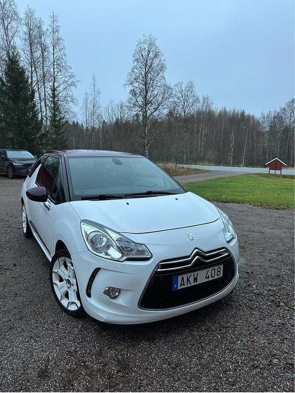 Vit Begagnad 2012 Citroën DS3 Halvkombi | 55 900 kr (Bra pris) - Bild 1/4