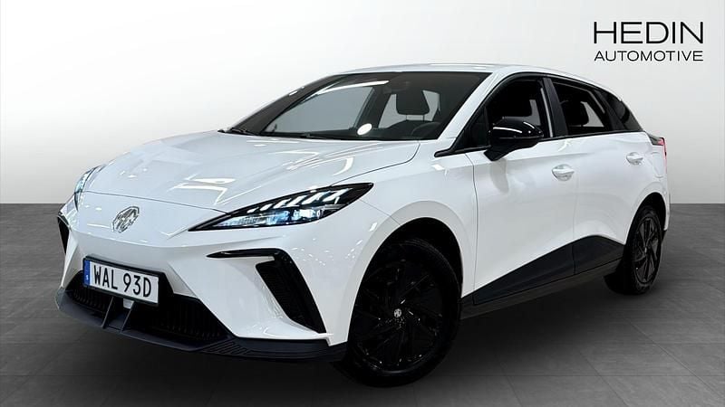 Vit (white) Begagnad 2023 MG MG4 EV Halvkombi | 259 900 kr (Marknadspris) - Bild 1/4