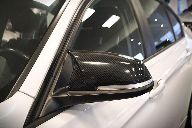 Begagnad BMW 318 144 HK (105 kW) 2012 Vit Sedan