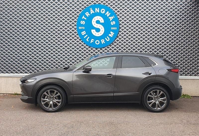 Grå Begagnad 2022 Mazda CX-30 Cosmo SUV | 329 000 kr (Marknadspris) - Bild 1/4