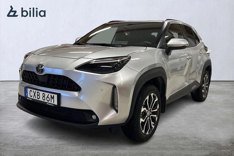Silver Begagnad 2025 Toyota Yaris Hybrid Active SUV | 319 900 kr (Marknadspris) - Bild 1/3