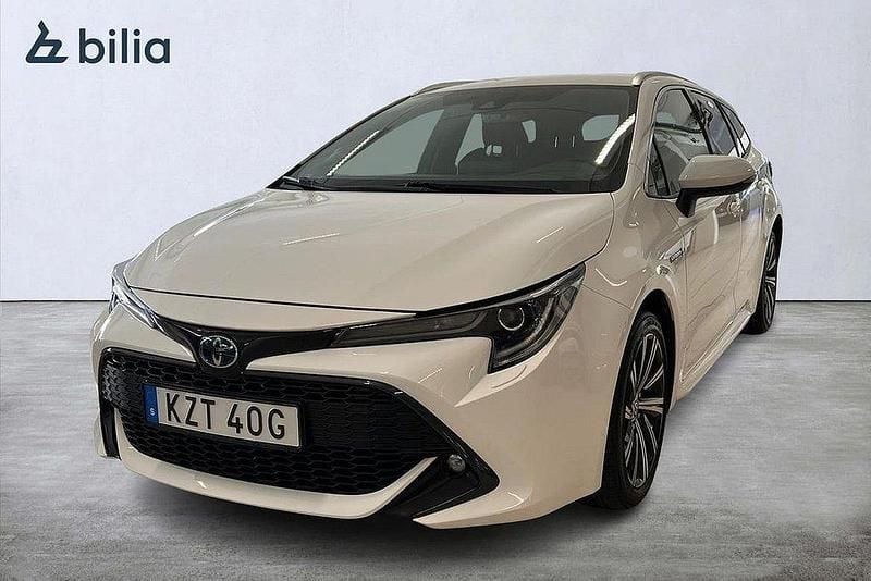 Vit Begagnad 2021 Toyota Corolla Style Kombi | 269 900 kr (Lite dyr) - Bild 1/4