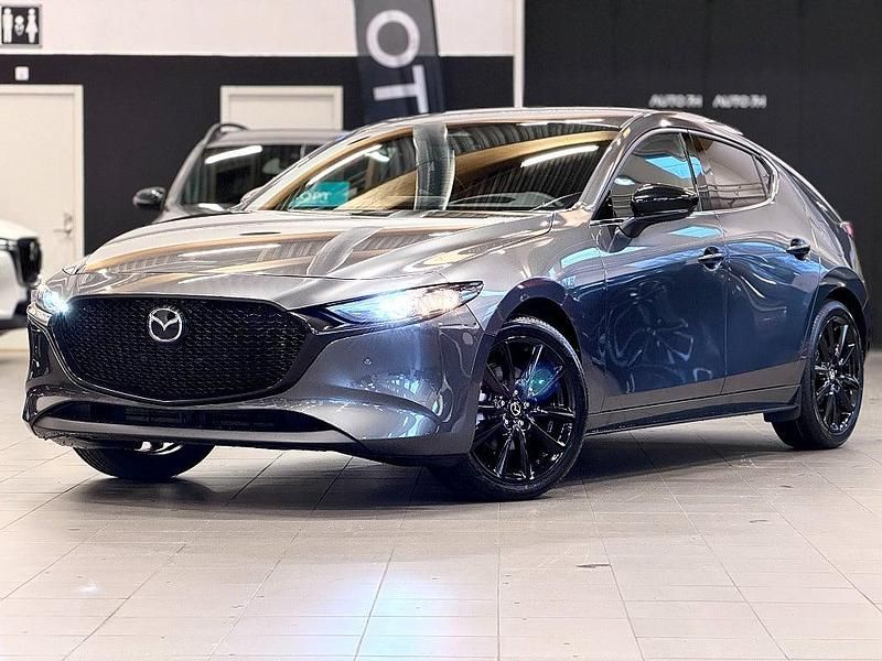 Grå Begagnad 2025 Mazda 3 Nagisa Halvkombi | 349 900 kr (Marknadspris) - Bild 1/4