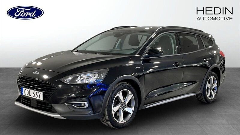 Svart (black) Begagnad 2022 Ford Focus Active Kombi | 204 900 kr (Marknadspris) - Bild 1/4